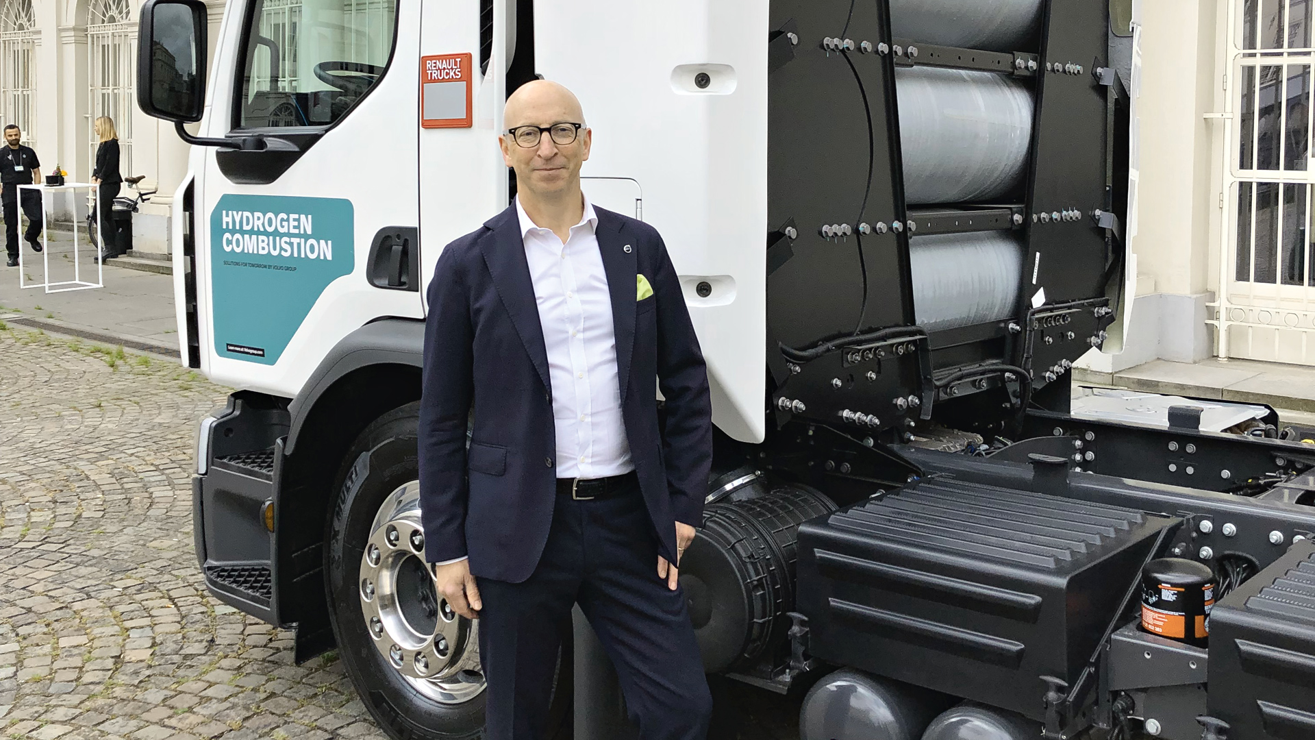 SPD-Fraktion besucht WHE - Austausch über den testweisen Einsatz von  GTL-Diesel bei der WHE