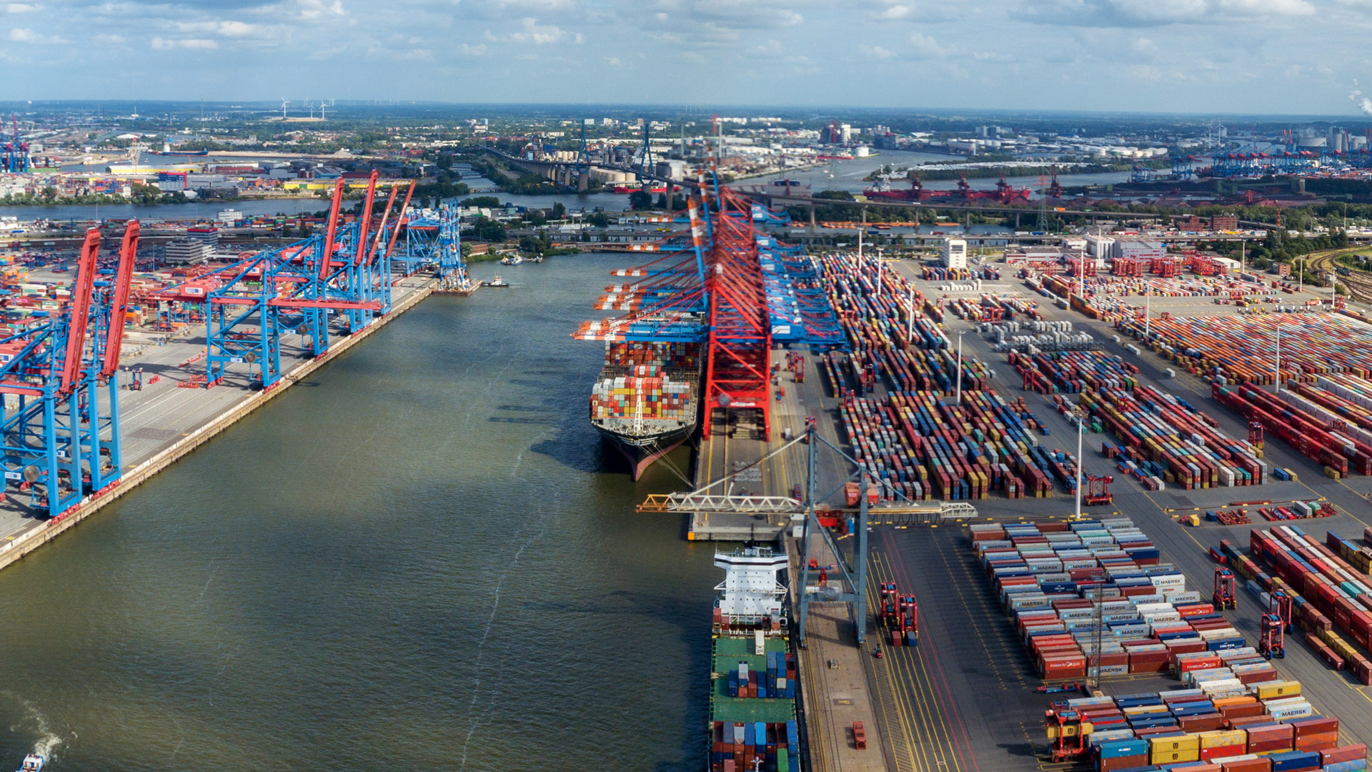 Hafen Hamburg  Klimaneutral mit Bio-Kraftstoffen