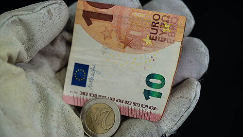  Mindestlohn steigt Anfang 2024 auf 12,41 Euro - DVZ Illustration 