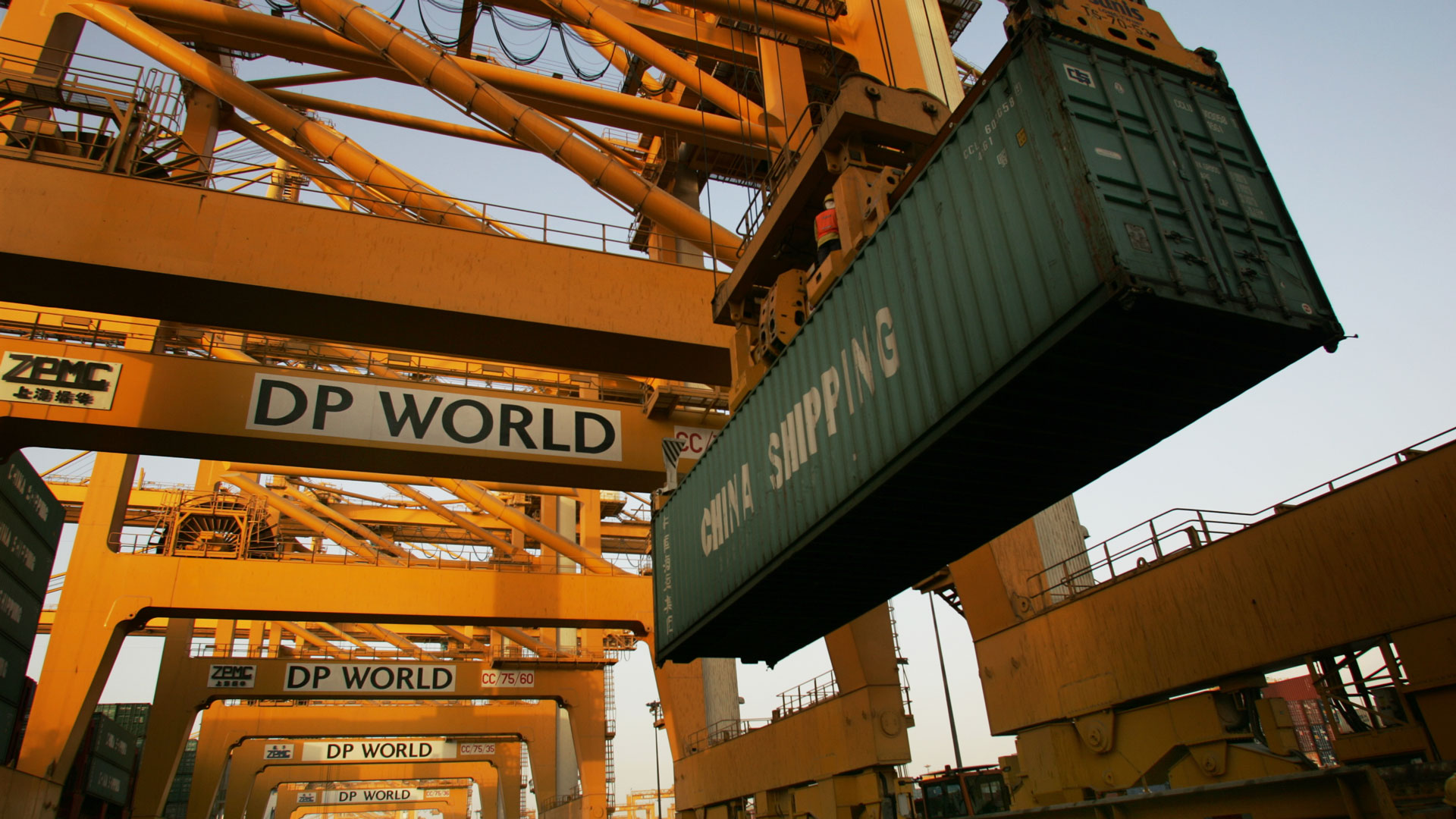 DP World wächst robust, spürt aber Gegenwind - DVZ