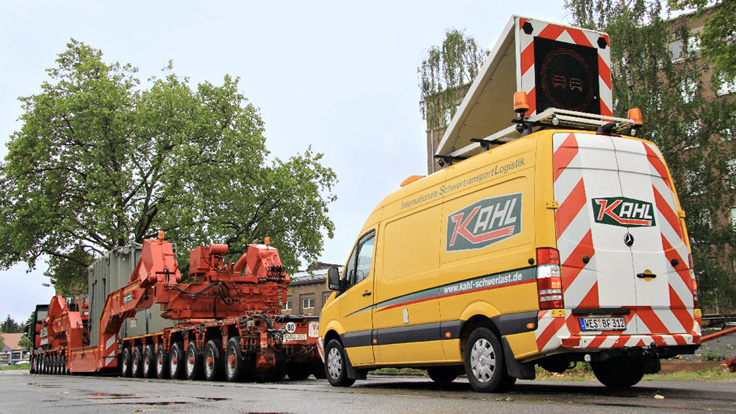 Schwertransport Begleitfahrzeug Kahl