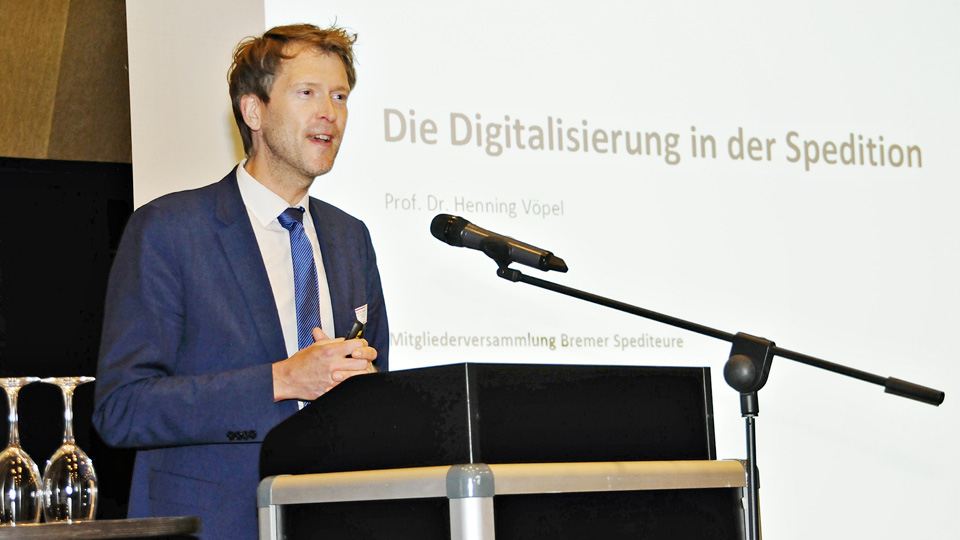 Gastredner der Mitgliederversammlung war Prof. Henning Vöpel, Direktor des Hamburgischen Weltwirtschaftsinstituts. Foto: Verein Bremer Spediteure